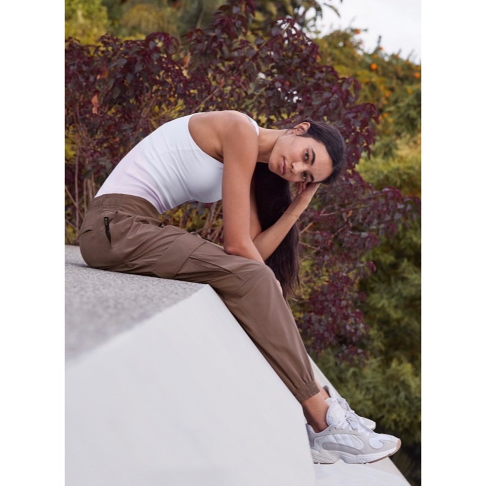 Athleta Chelsea Utility Cargo Lined Jogger Pants